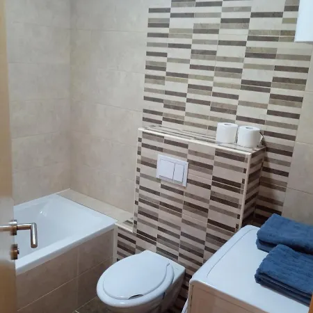 Lazarus Apartment *