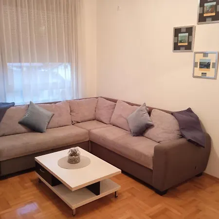 Lazarus アパート *