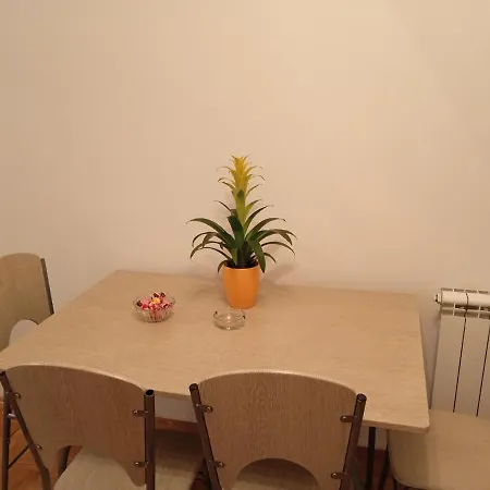 Lazarus Apartment *