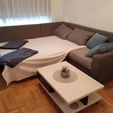 Lazarus Apartment *